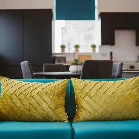 8 2 Bedrooms, Sleeps X 6 York